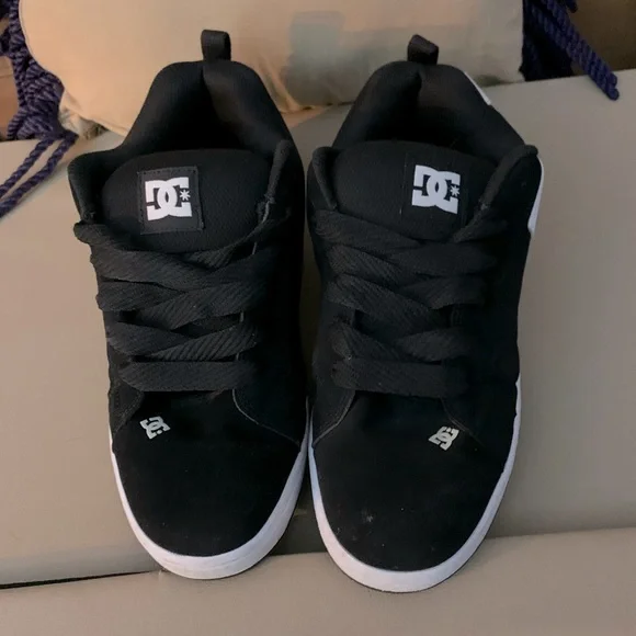 DC skater shoes pretty much brand new no scratches or scuffs youll love em - Picture 1 of 4